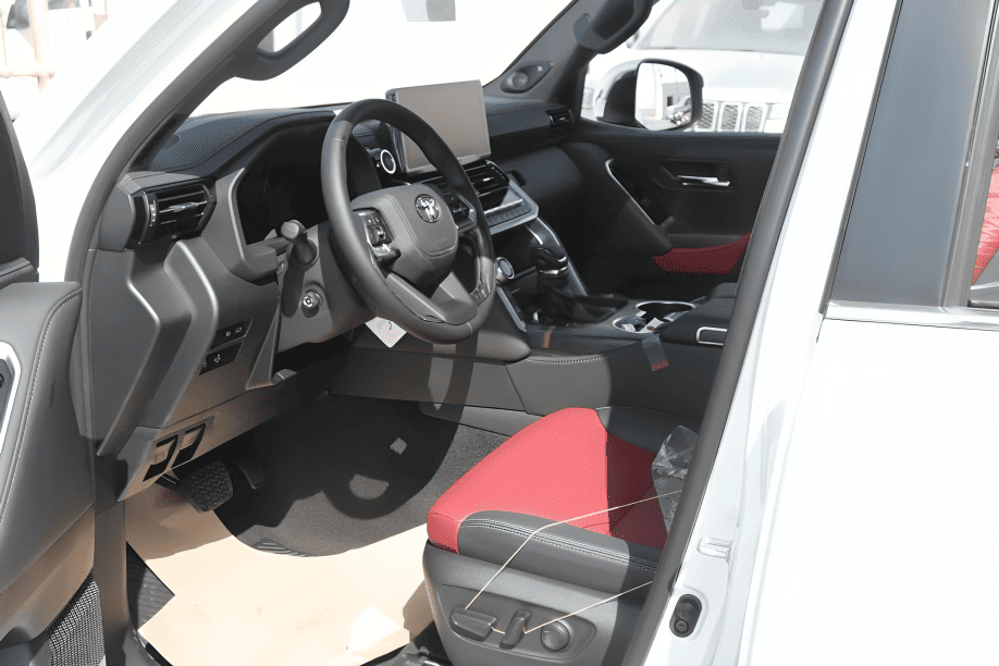 
								Toyota Land Cruiser full									