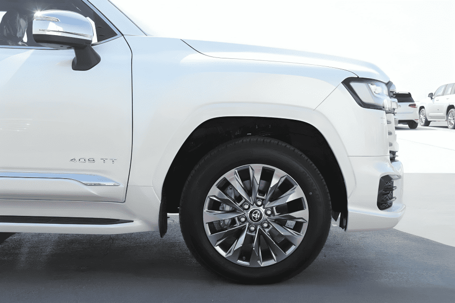 
								Toyota Land Cruiser full									